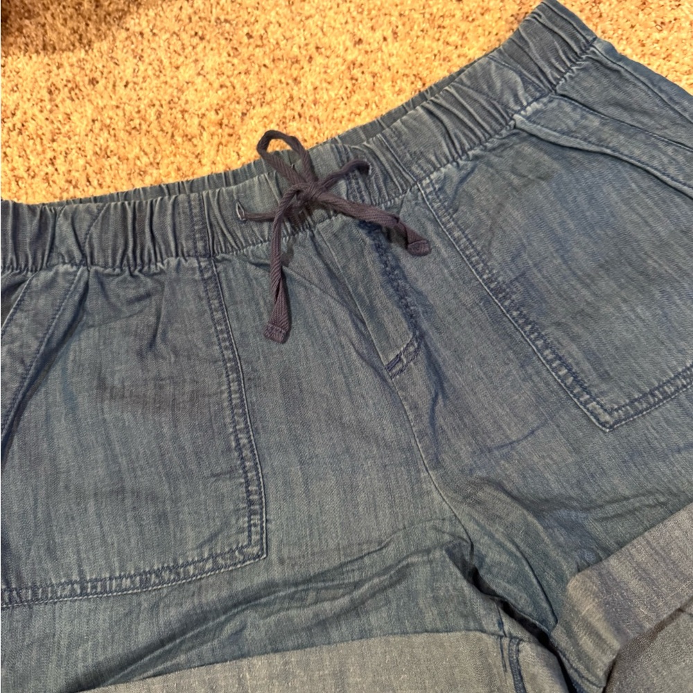 GAP Denim Blue Women's Casual Shorts - Picture 2 of 4